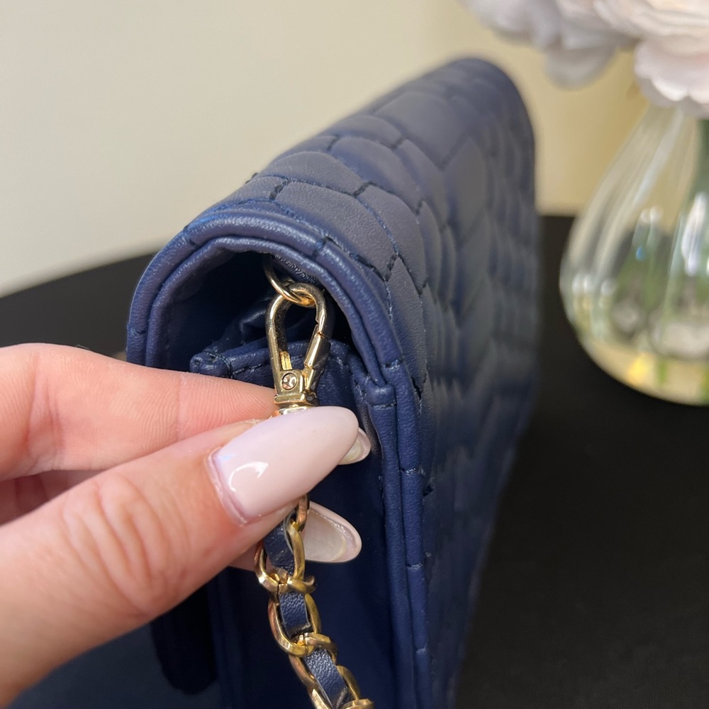 Bebe Crossbody/Clutch - Picture 6 of 7